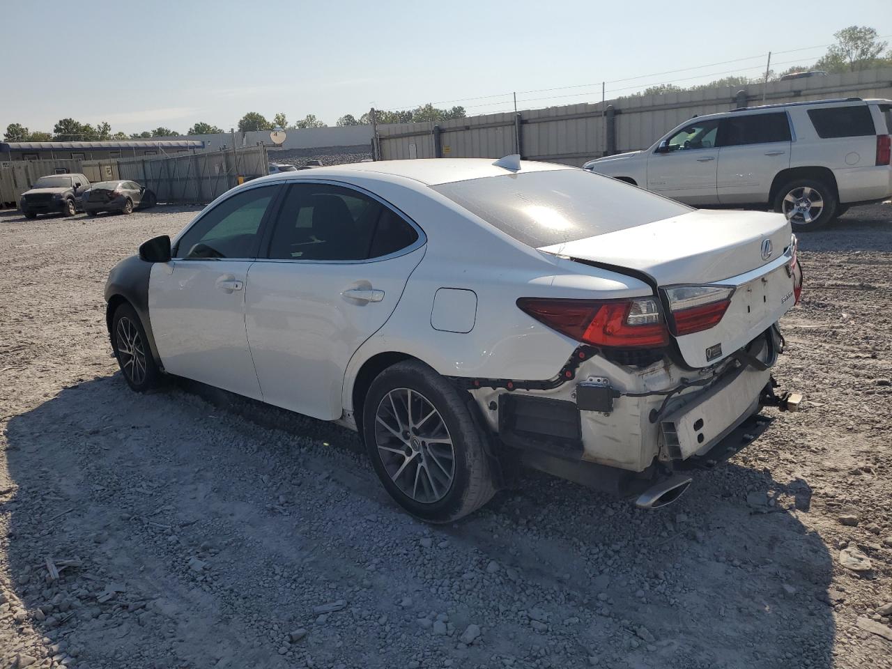 58ABK1GG1JU086218 2018 LEXUS ES - Image 2