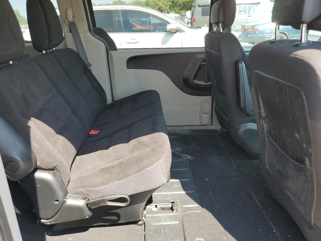 2018 Dodge Caravan - Image 11