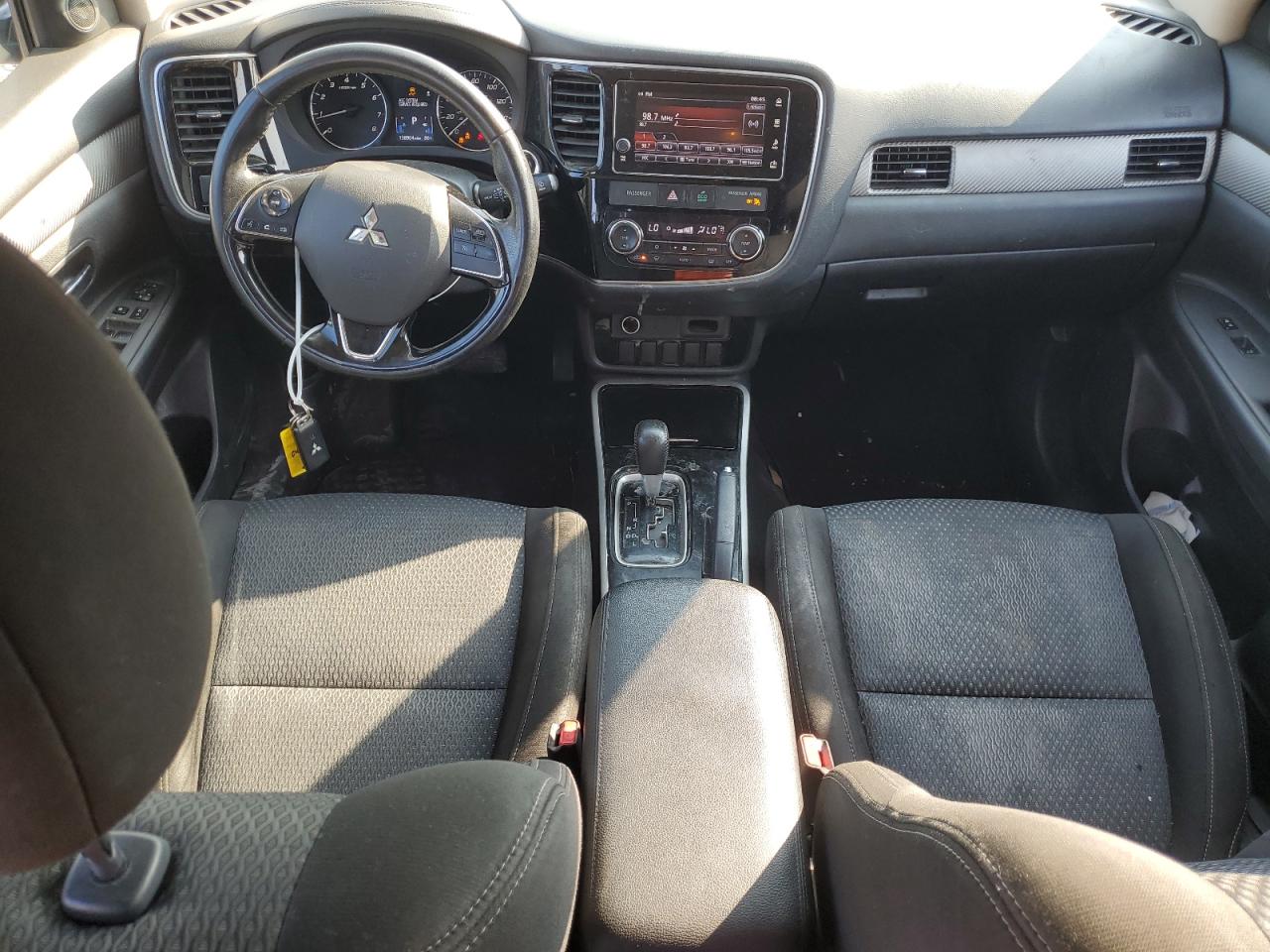 JA4AD3A33JJ003094 2018 Mitsubishi Outlander Se