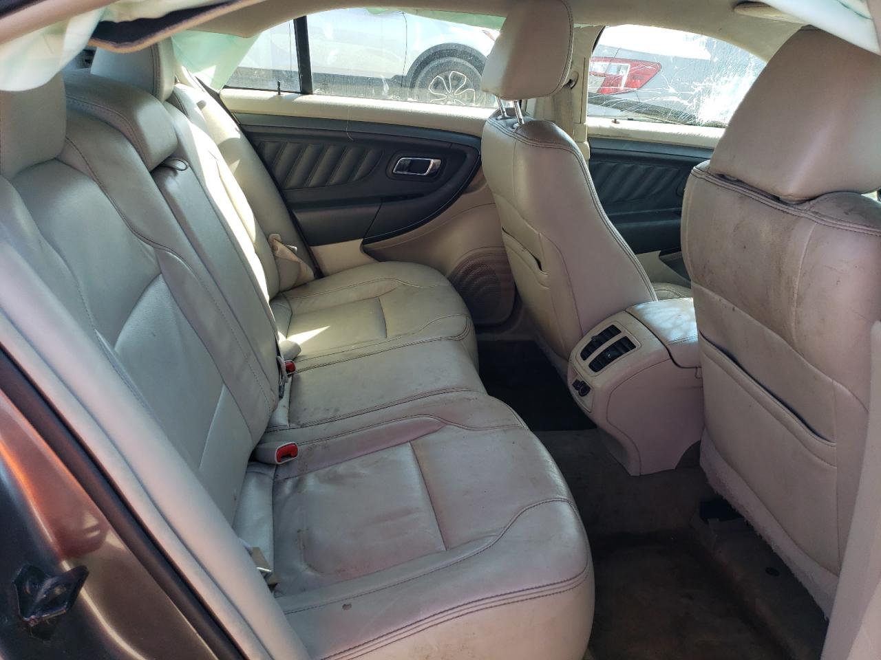 2012 Ford Taurus - Image 10