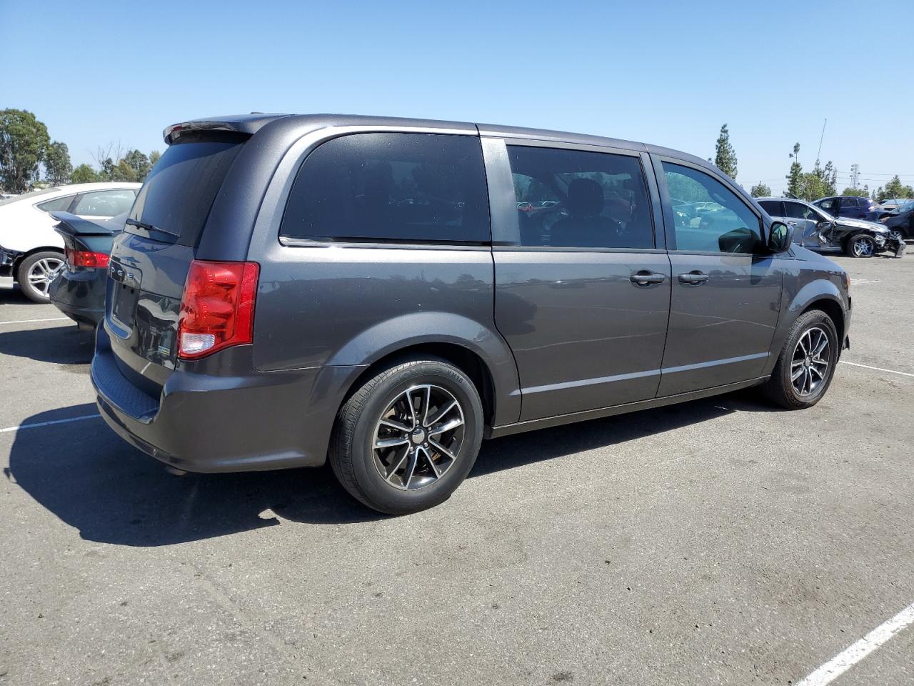 2C4RDGBGXJR220719 2018 Dodge Grand Caravan Se