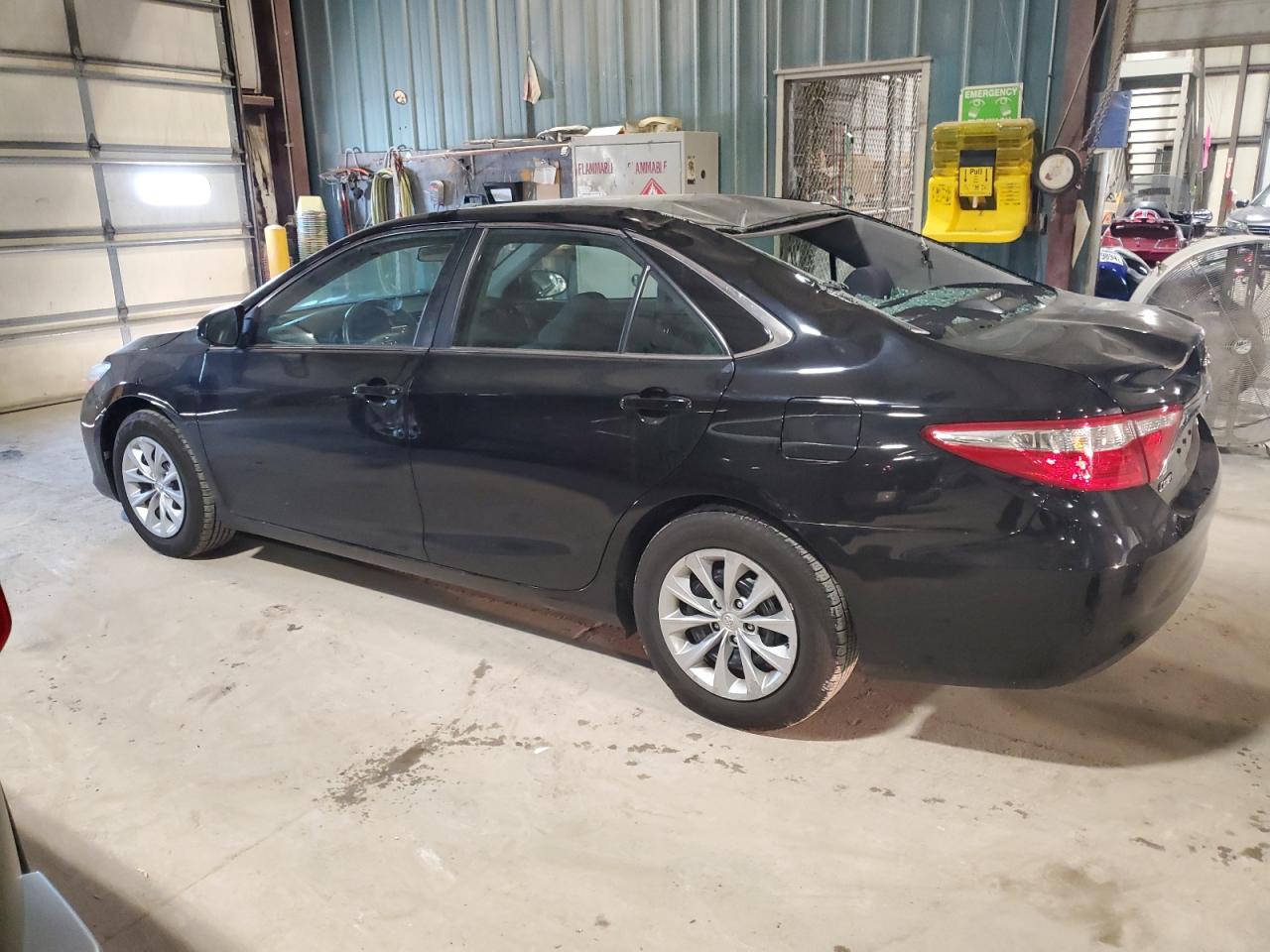 4T4BF1FK9FR492083 2015 TOYOTA CAMRY - Image 2