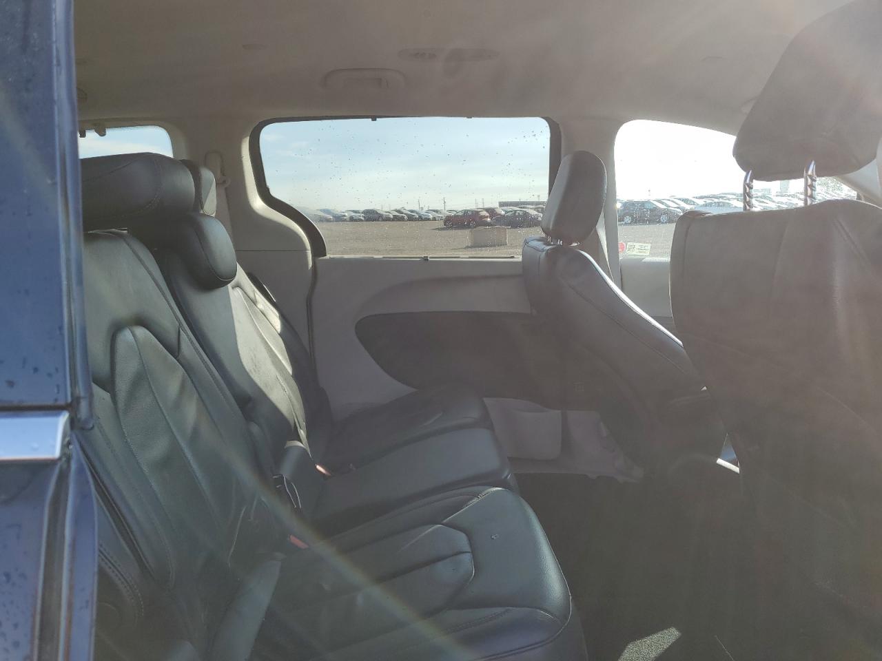 2017 Chrysler Pacifica - Image 11