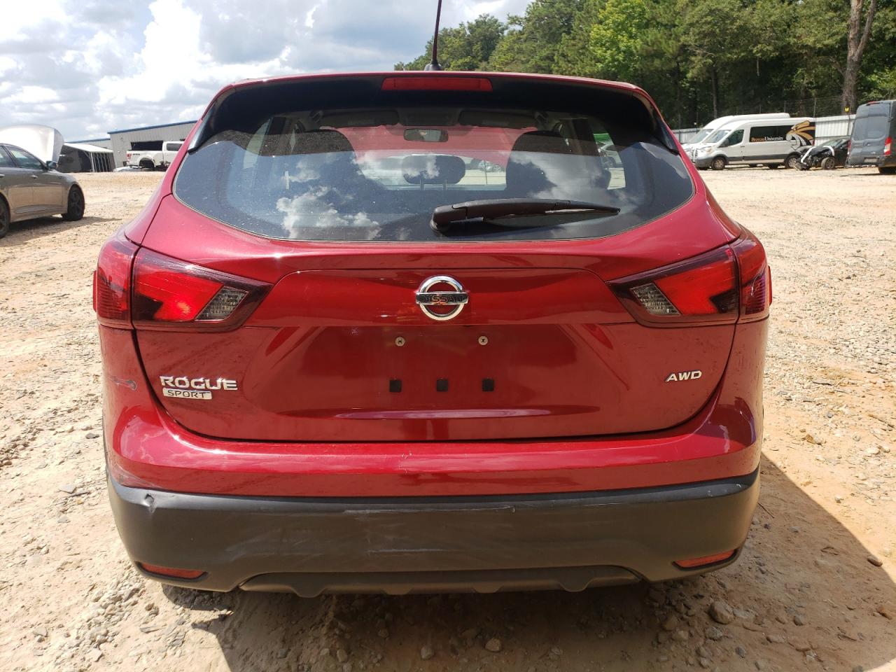 JN1BJ1CR2JW254932 2018 Nissan Rogue Sport S