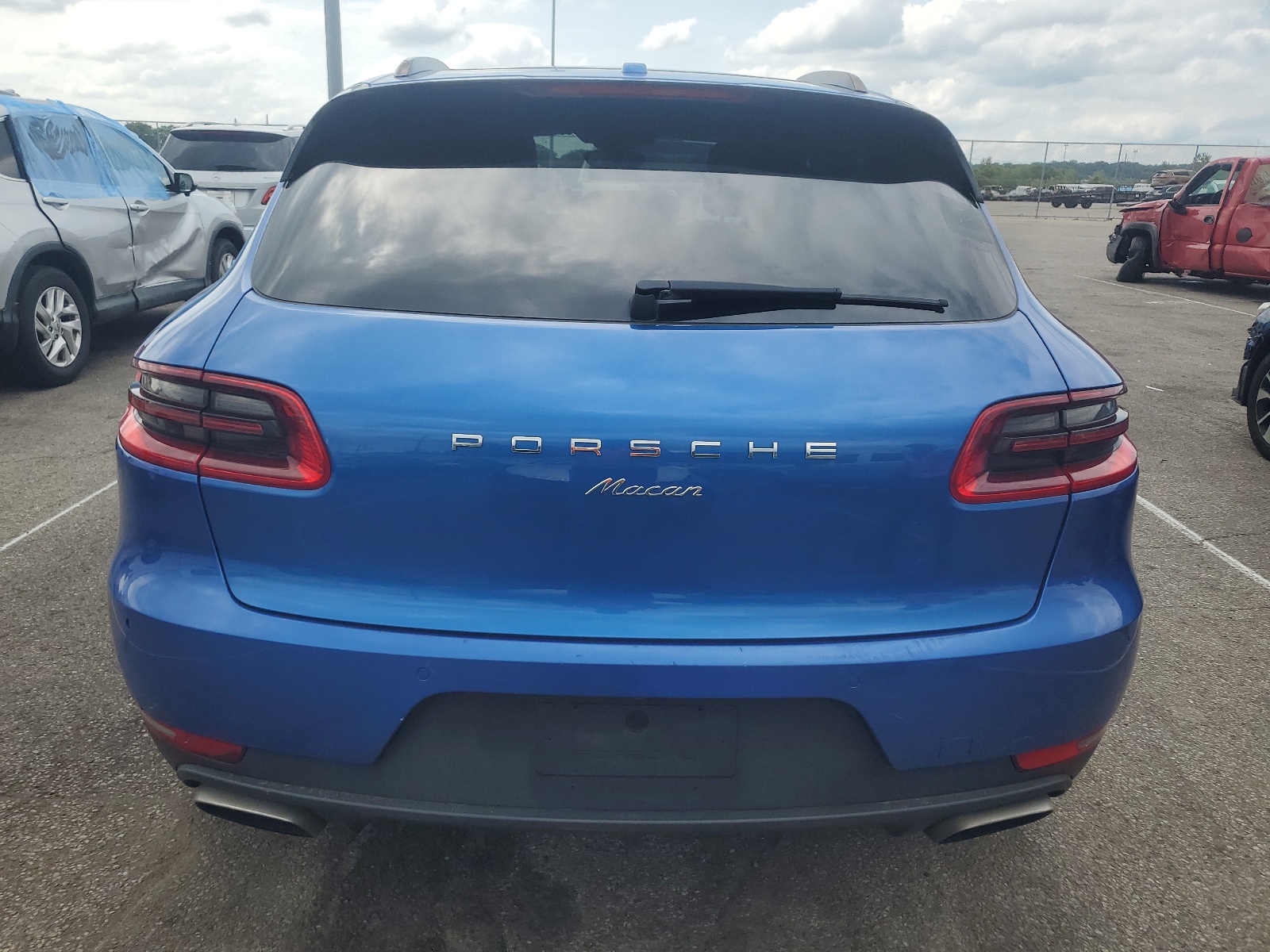 2017 Porsche Macan vin: WP1AA2A59HLB05751