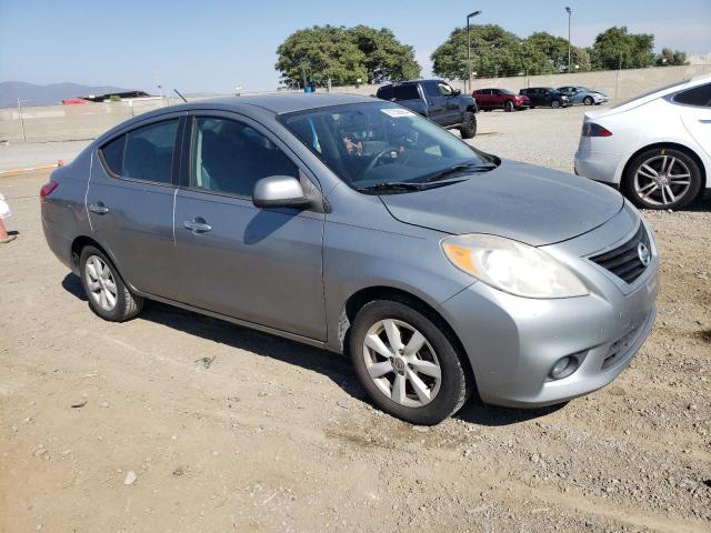 Седани NISSAN VERSA 2012 Сріблястий