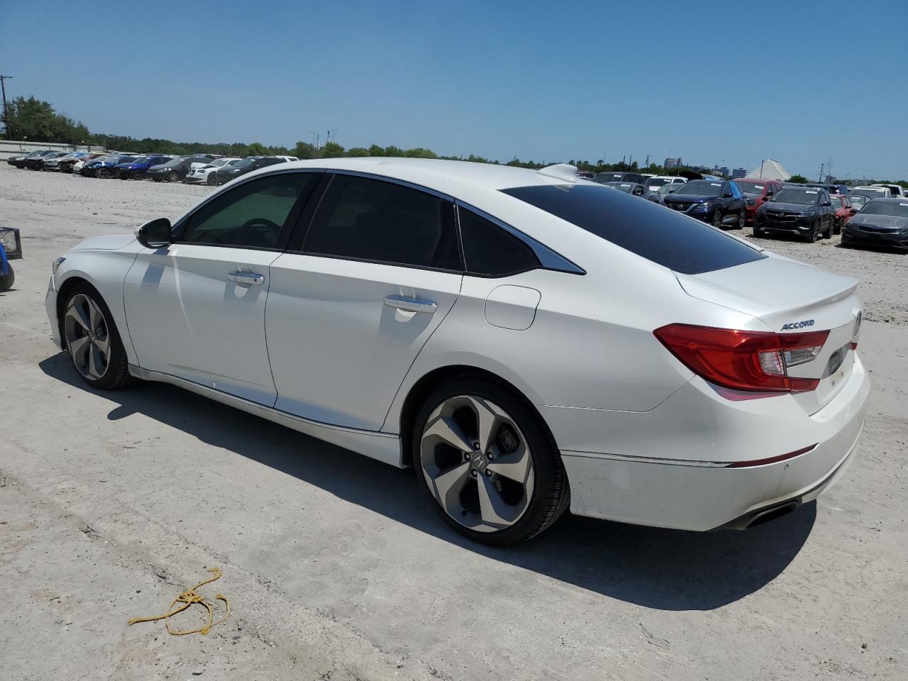 1HGCV1F96JA069735 2018 HONDA ACCORD - Image 2