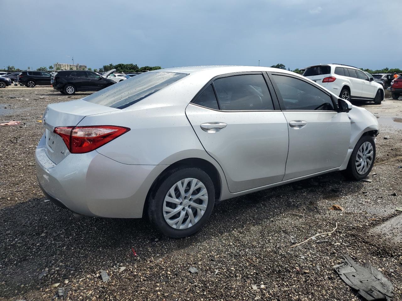 VIN 5YFBURHE2KP869077 2019 TOYOTA COROLLA no.3