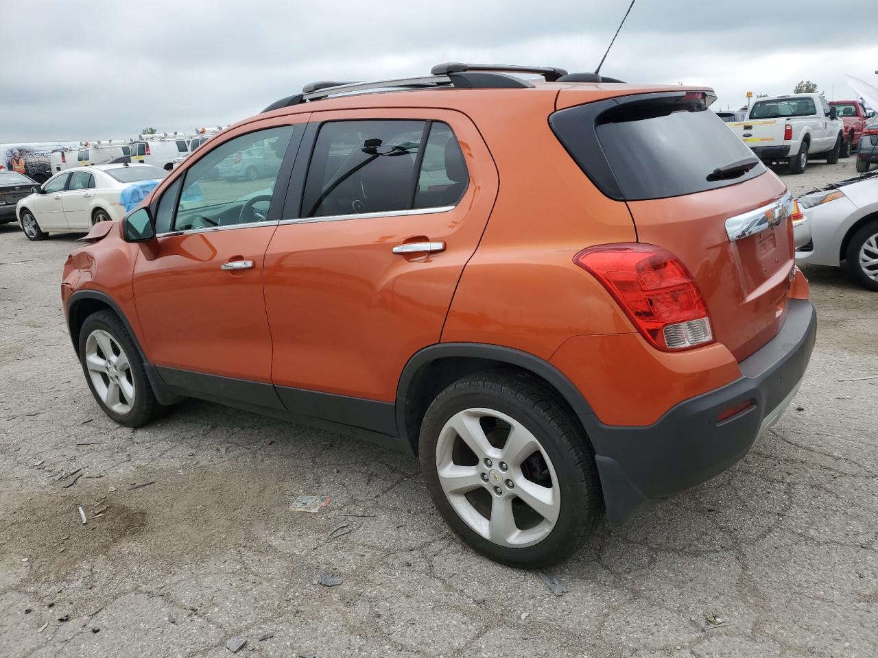 KL7CJRSB1GB542782 2016 CHEVROLET TRAX - Image 2