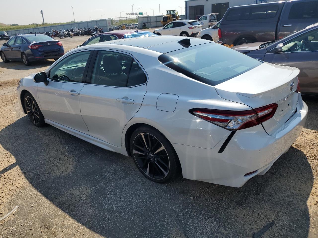 4T1B61HK5KU292643 2019 TOYOTA CAMRY - Image 2