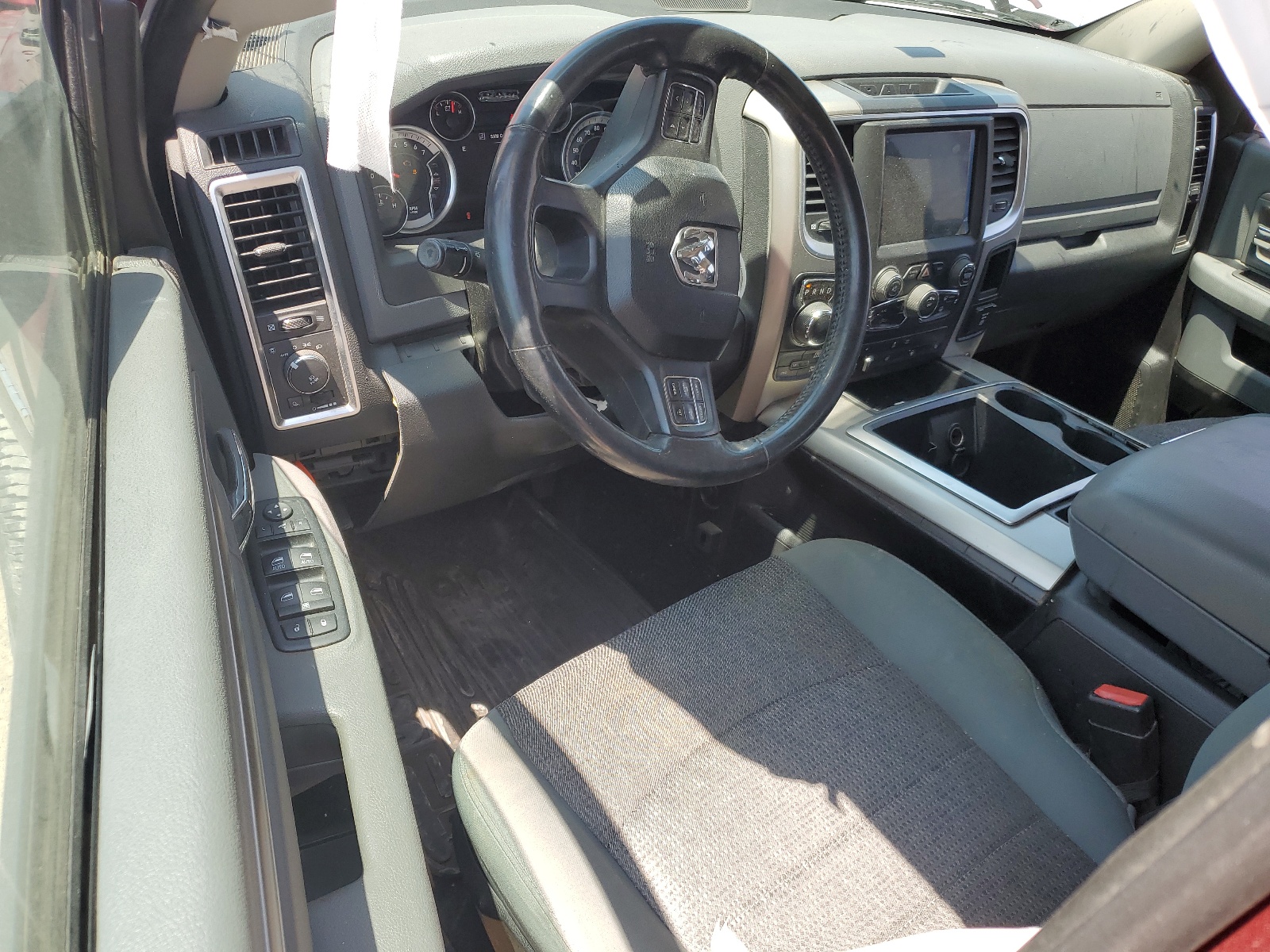 1C6RR7GT2FS563870 2015 Ram 1500 Slt