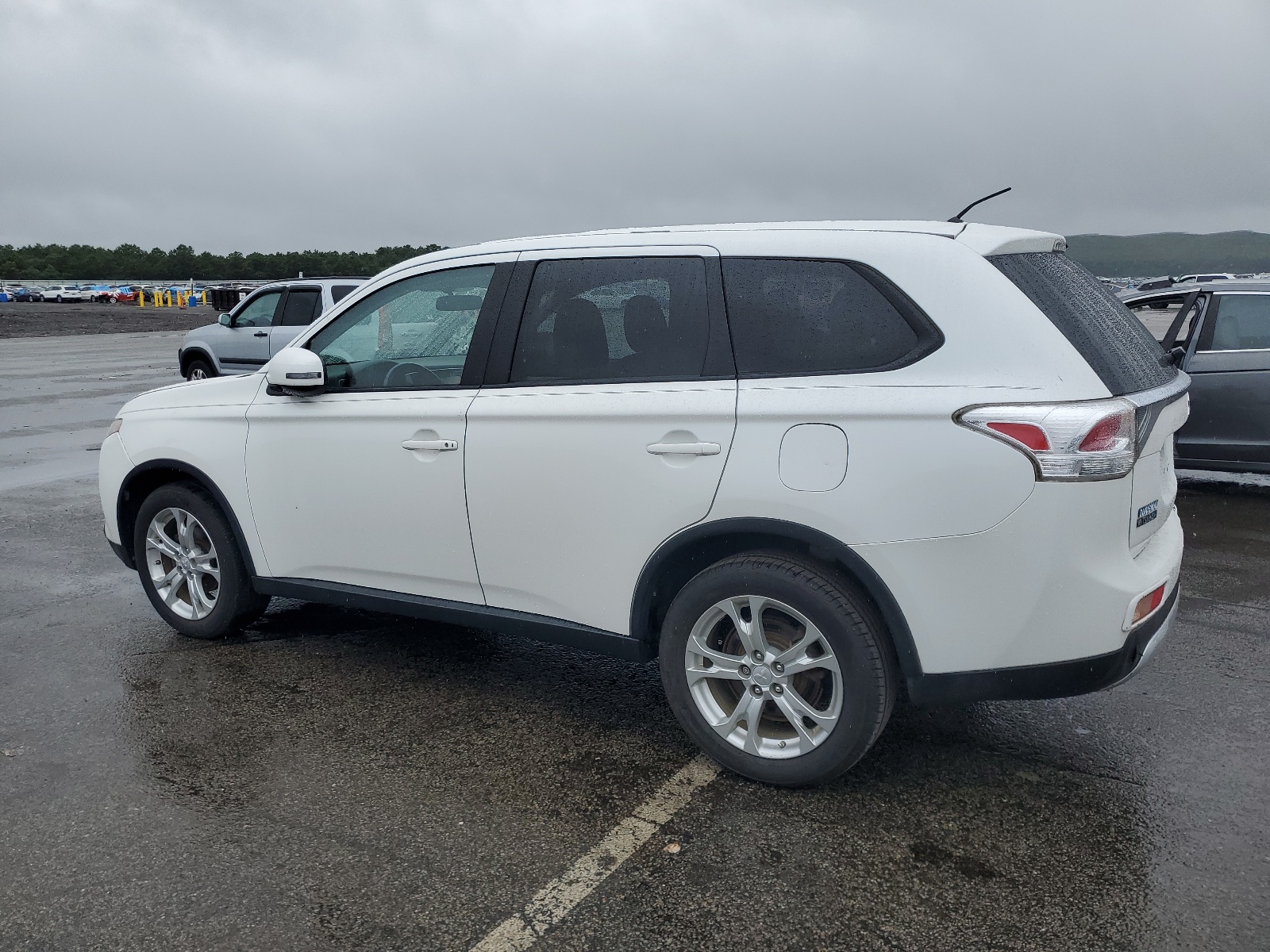 JA4AZ3A35FZ000143 2015 Mitsubishi Outlander Se