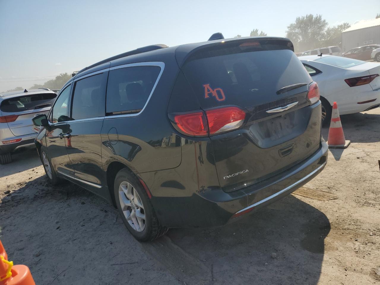 2C4RC1BG5HR820851 2017 CHRYSLER PACIFICA - Image 2