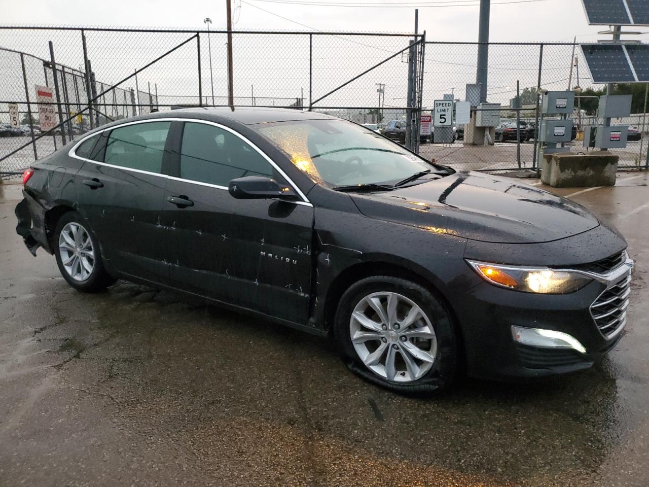 2023 Chevrolet Malibu - Image 4