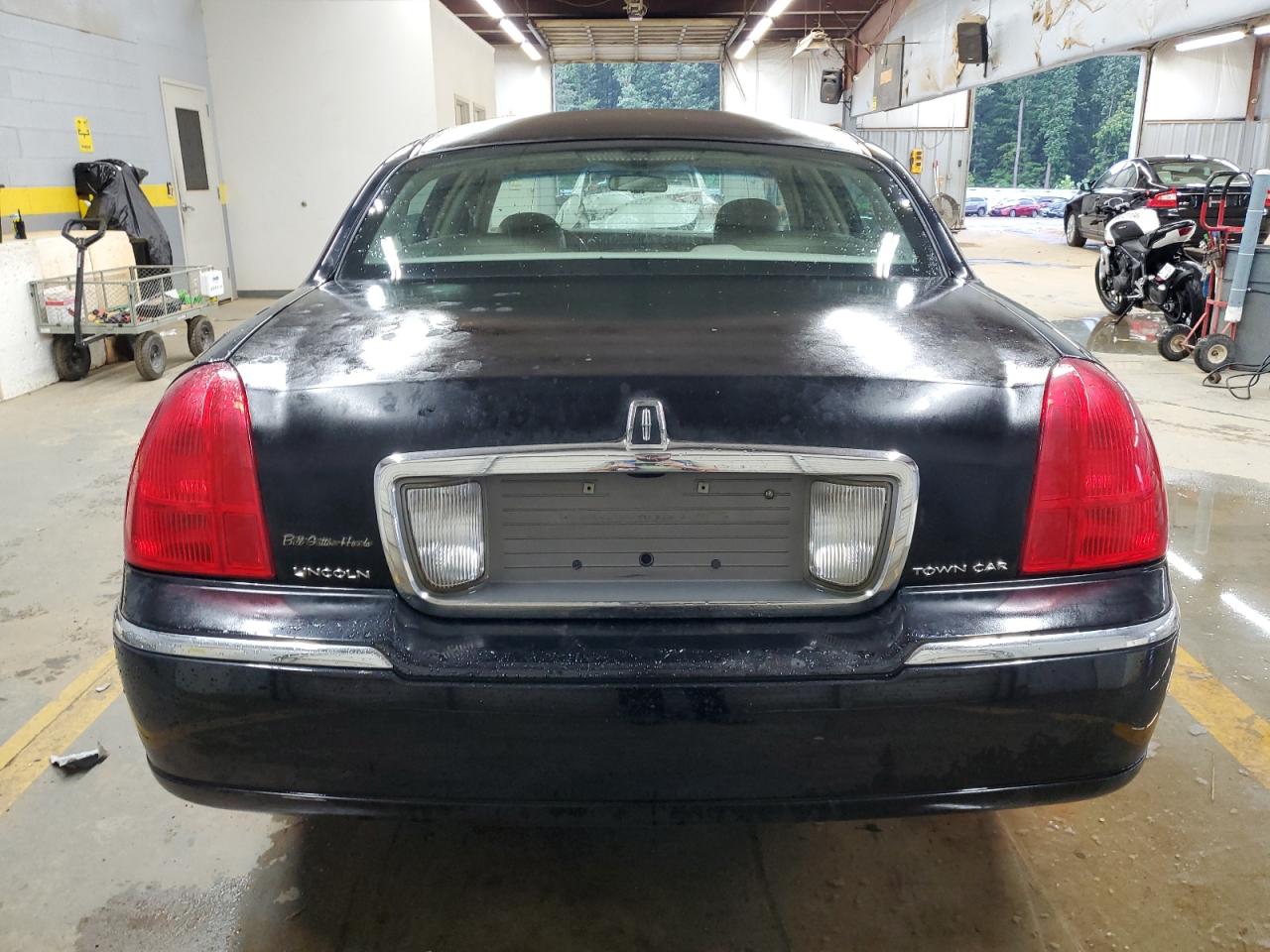 2009 Lincoln Town Car Signature Limited VIN: 2LNHM82V59X622604 Lot: 66402844