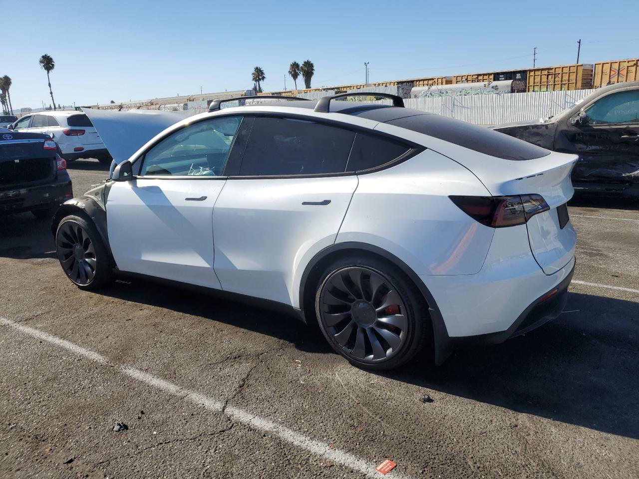 7SAYGDEF0RF059523 2024 TESLA MODEL Y - Image 2