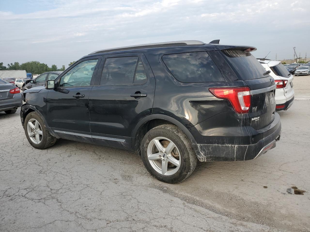 1FM5K8D82HGD38576 2017 FORD EXPLORER - Image 2