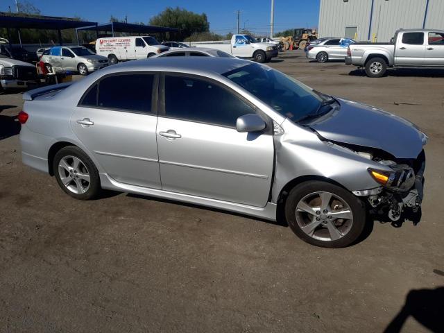 Sedans TOYOTA COROLLA 2013 Srebrny