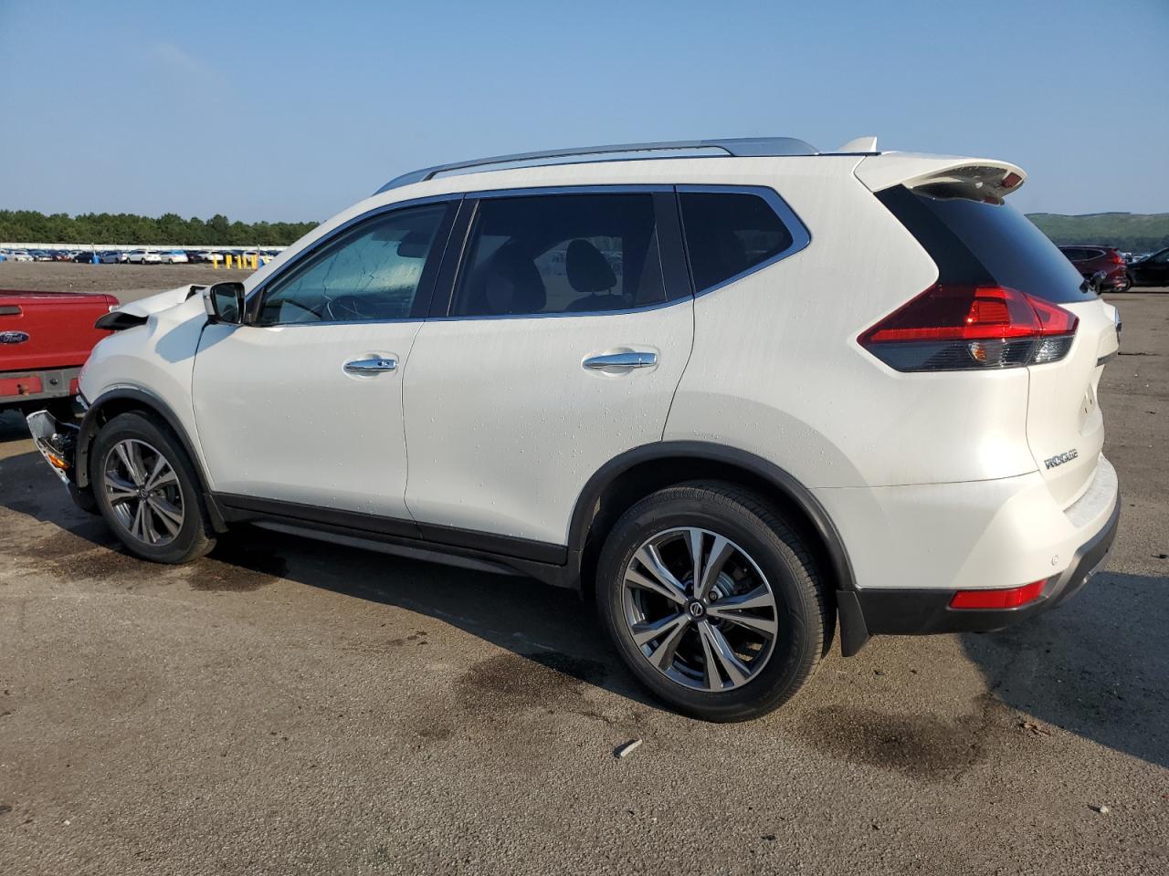 JN8AT2MV3KW388021 2019 NISSAN ROGUE - Image 2