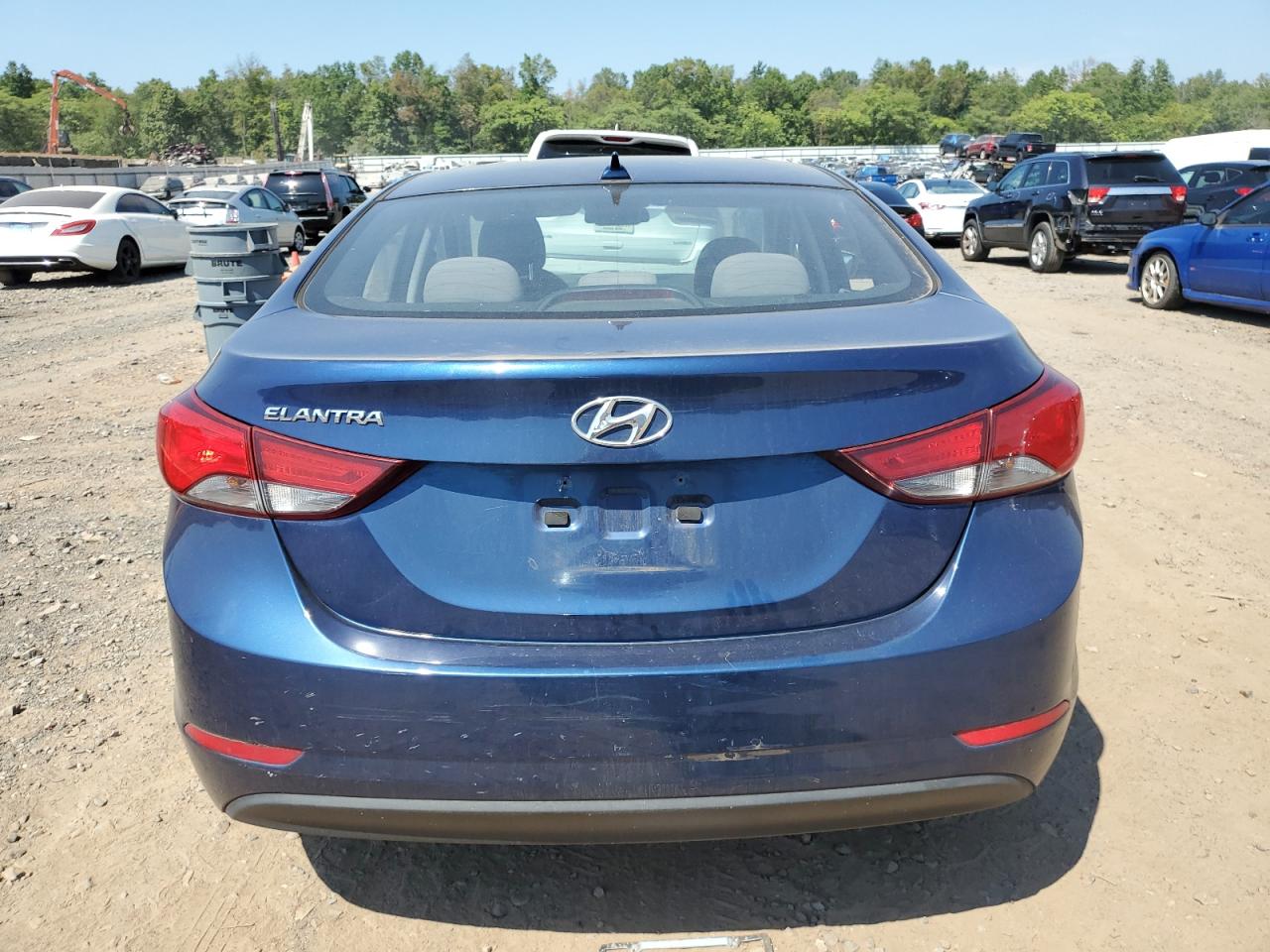 5NPDH4AE3GH702063 2016 Hyundai Elantra Se