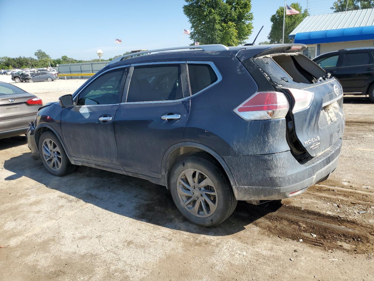 2015 Nissan Rogue - Image 2