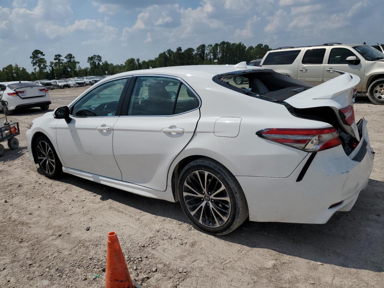 4T1B11HK2KU854335 2019 TOYOTA CAMRY - Image 2