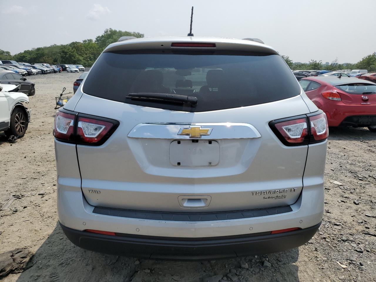 1GNKVHKD2FJ258524 2015 Chevrolet Traverse Lt