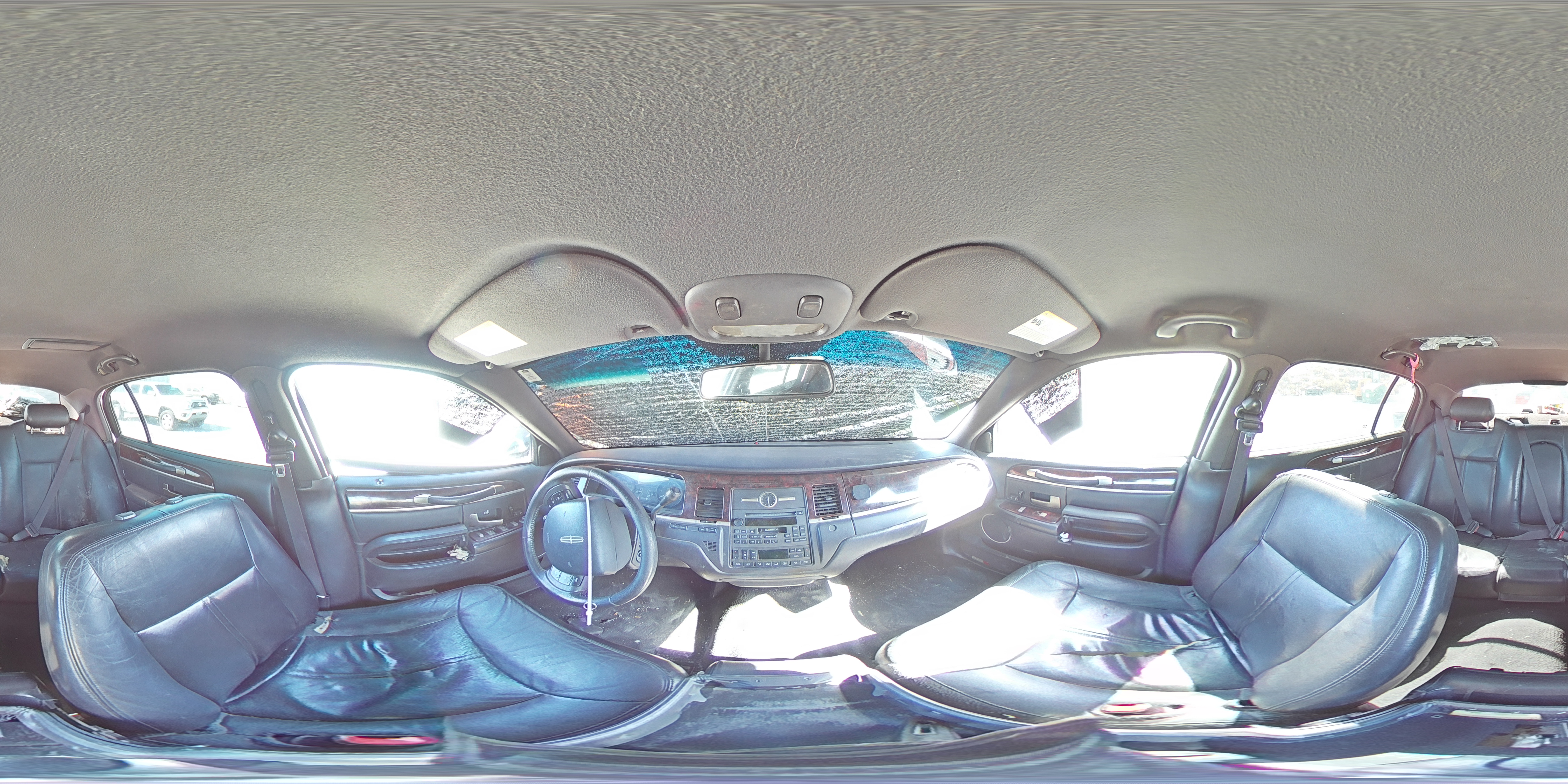 2011 Lincoln Town Car - Image 12