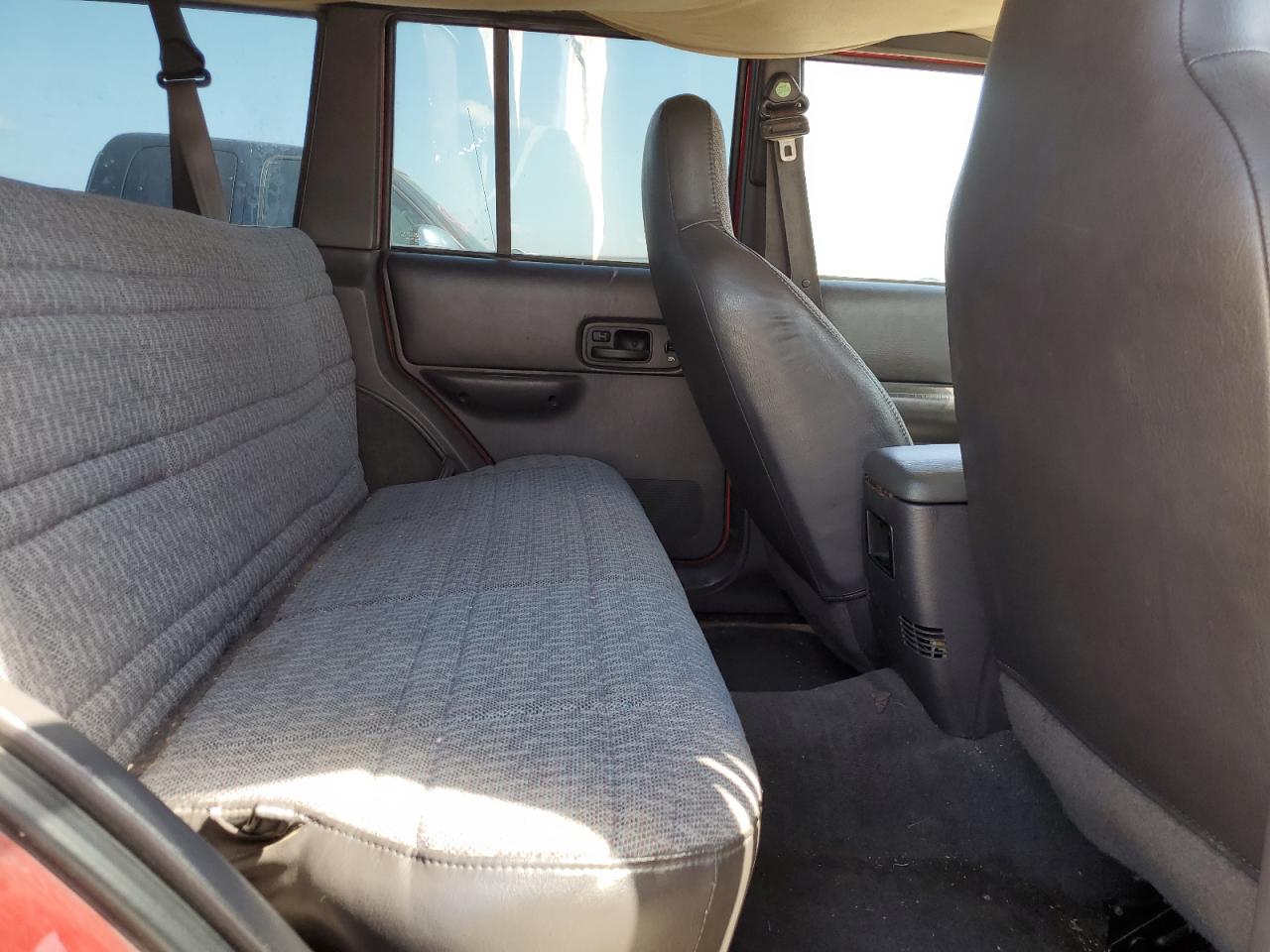 2000 Jeep Cherokee Sport VIN: 1J4FF48SXYL211636 Lot: 67034084