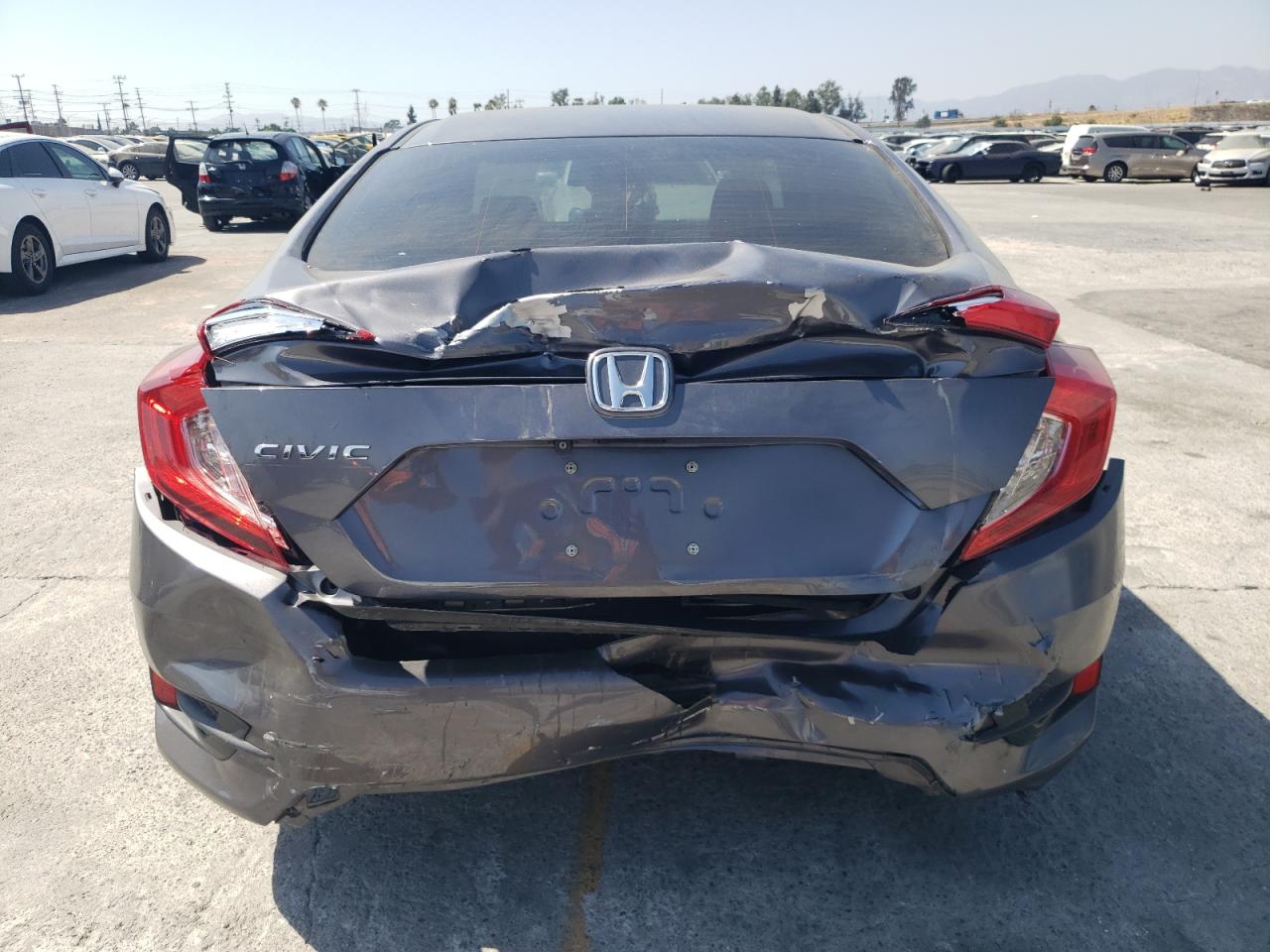 2HGFC2F59JH509258 2018 Honda Civic Lx