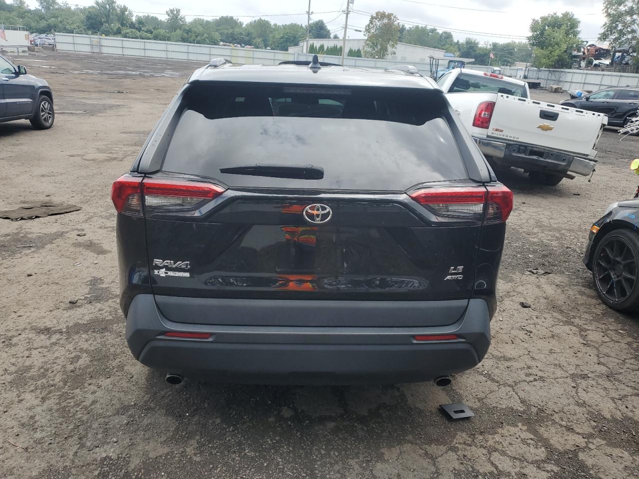 2T3F1RFV3MC153909 2021 Toyota Rav4 Le