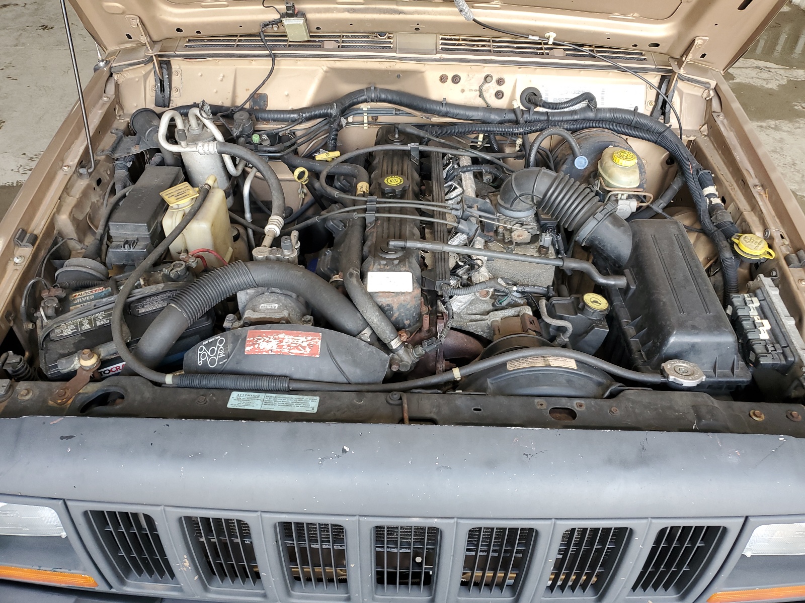 1J4FF58S8YL210572 2000 Jeep Cherokee Classic