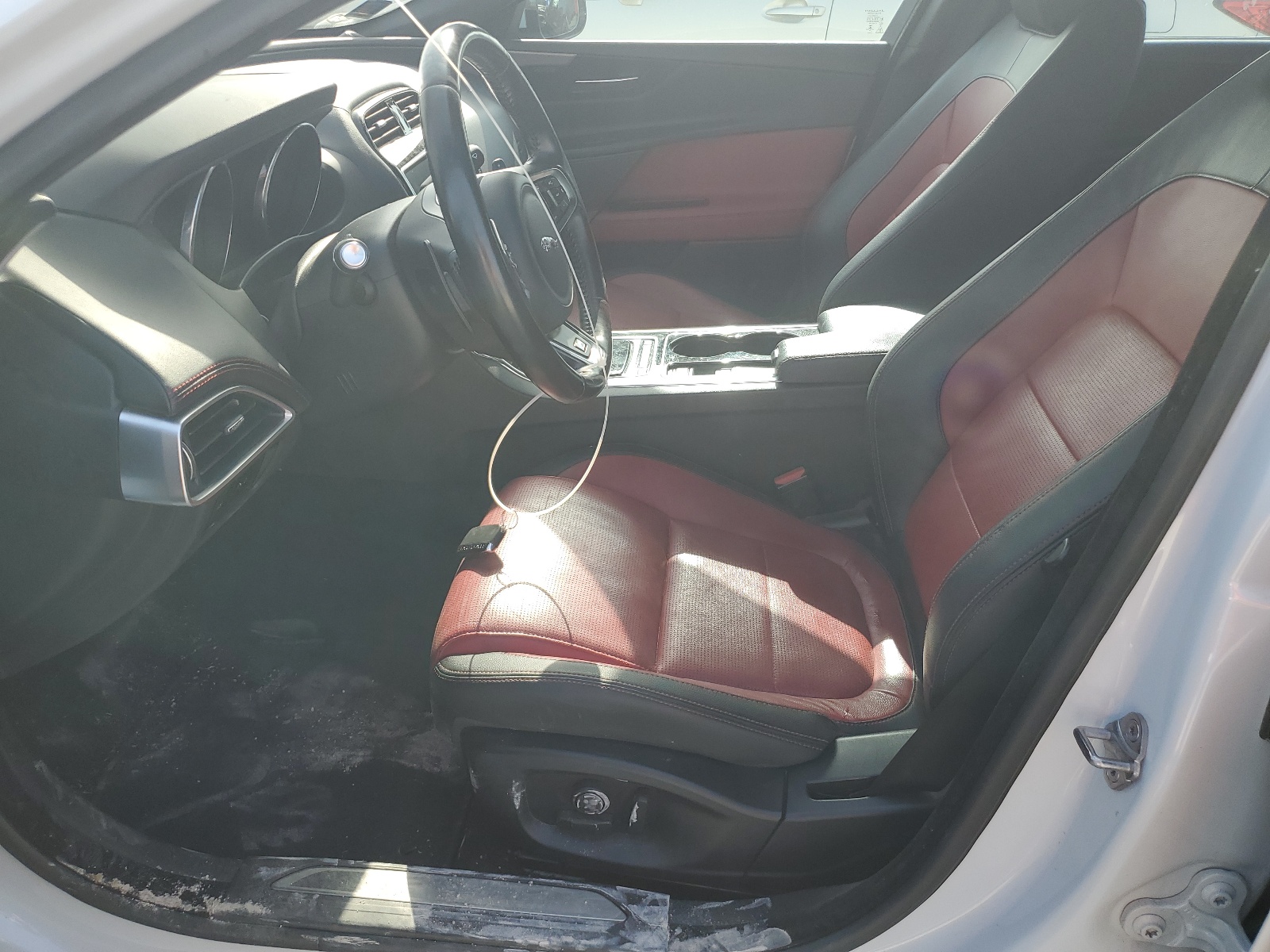 SAJAF4BV4HA960724 2017 Jaguar Xe R - Sport