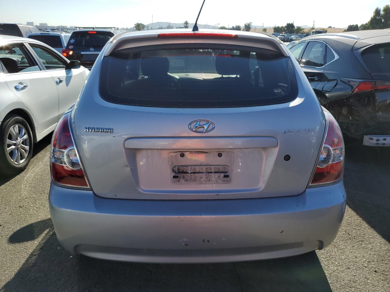 KMHCM36C58U069870 2008 Hyundai Accent Gs