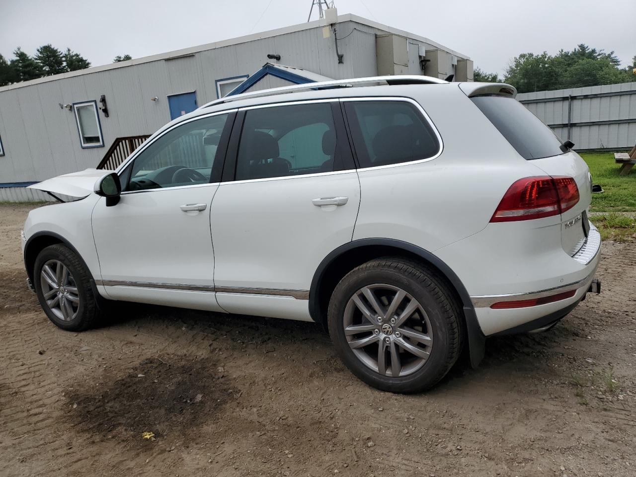 WVGEF9BP8GD010485 2016 VOLKSWAGEN TOUAREG - Image 2