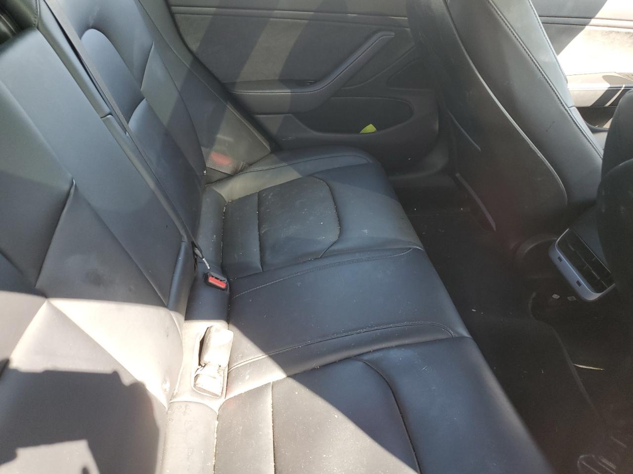 2018 Tesla Model 3 VIN: 5YJ3E1EA1JF015390 Lot: 65538404