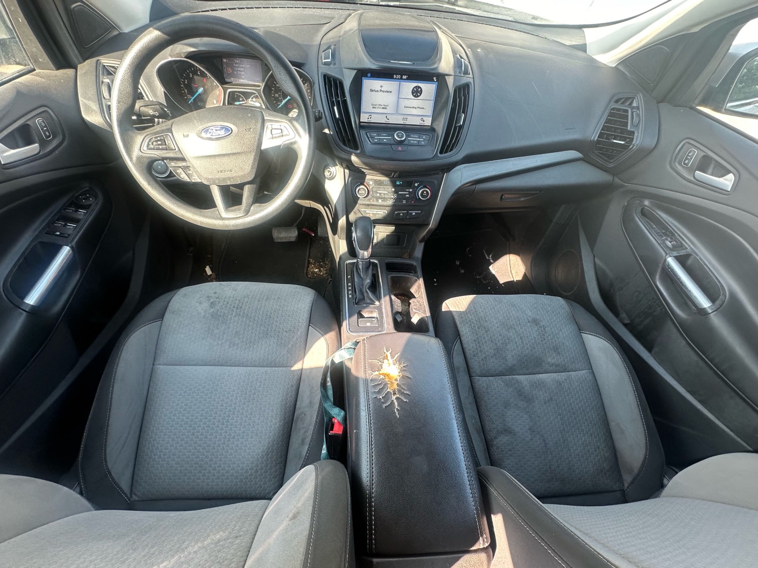 1FMCU0GD4KUB10907 2019 Ford Escape Se