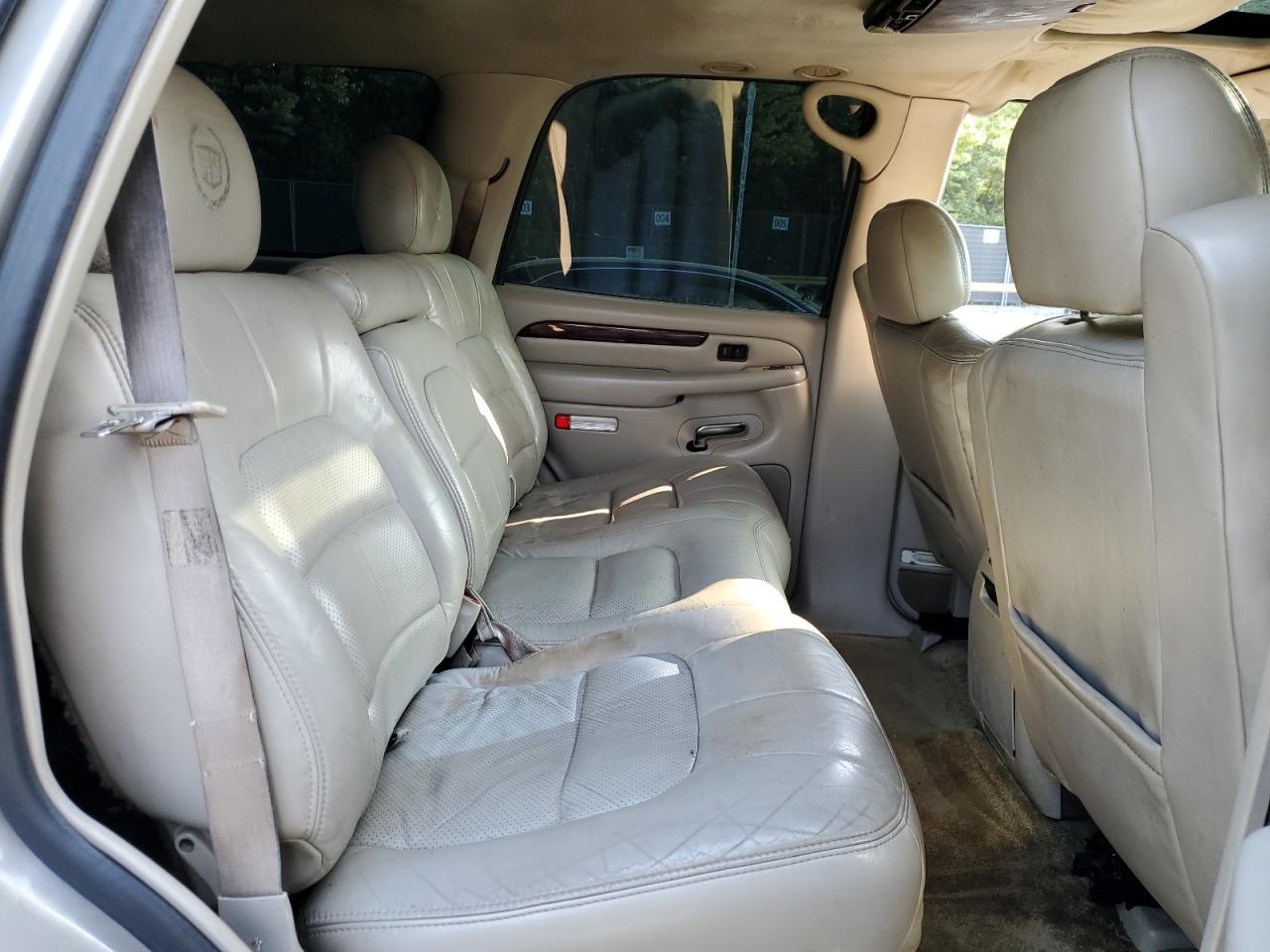 1GYEK63N42R281075 2002 Cadillac Escalade Luxury