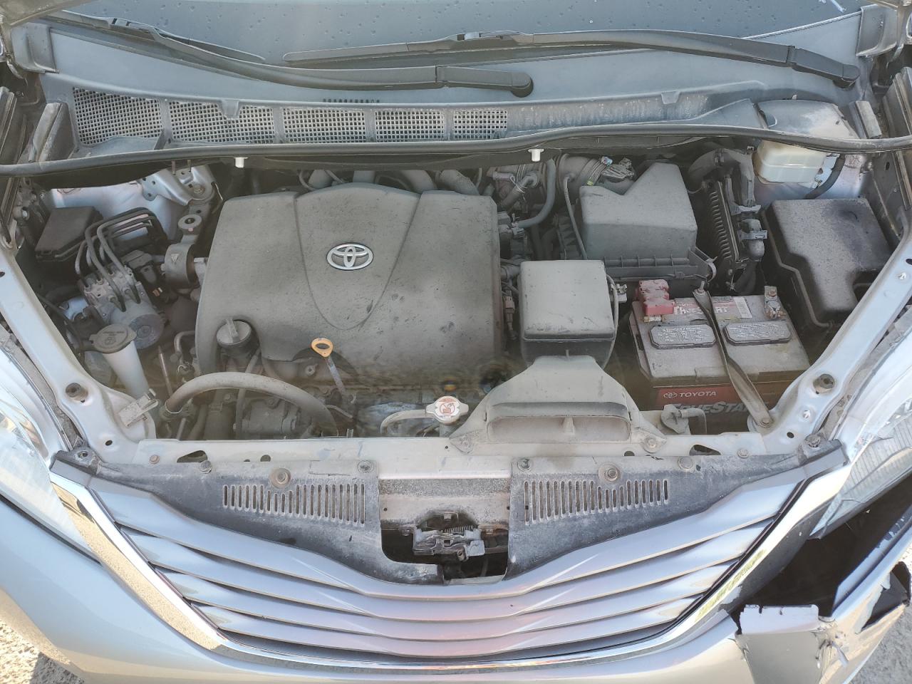 2017 Toyota Sienna - Image 12