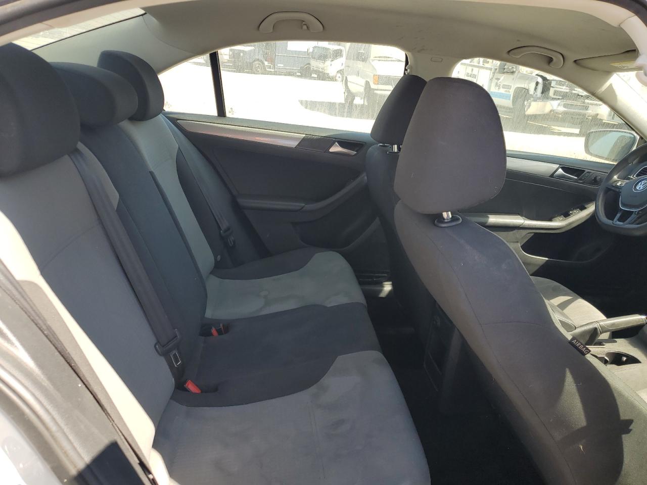 2018 Volkswagen Jetta - Image 10