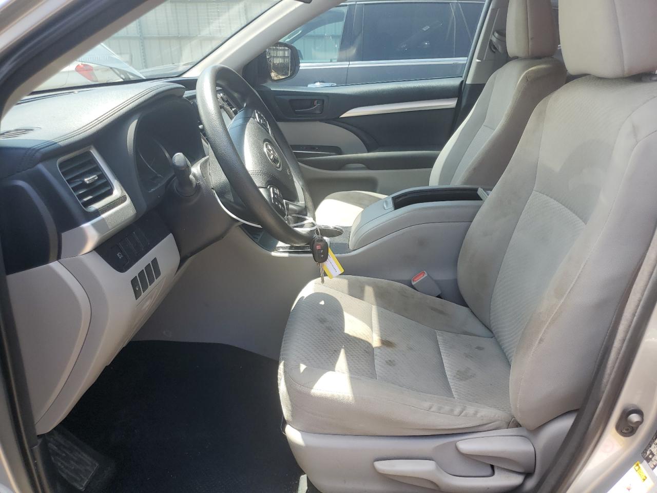 2018 Toyota Highlander Le VIN: 5TDZARFH1JS040205 Lot: 64968194