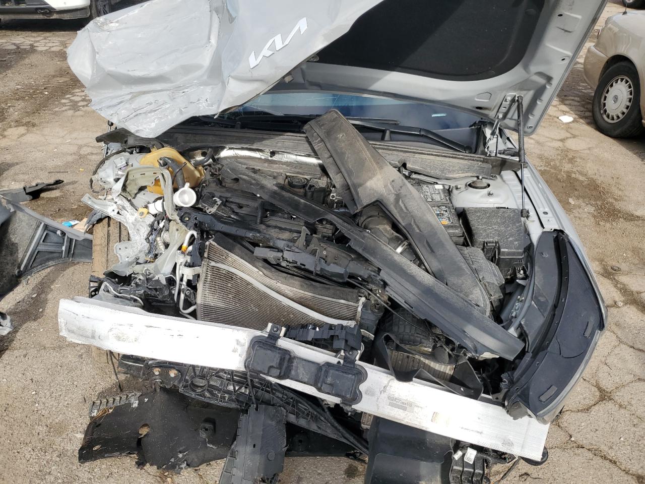 2022 Kia K5 - Image 13