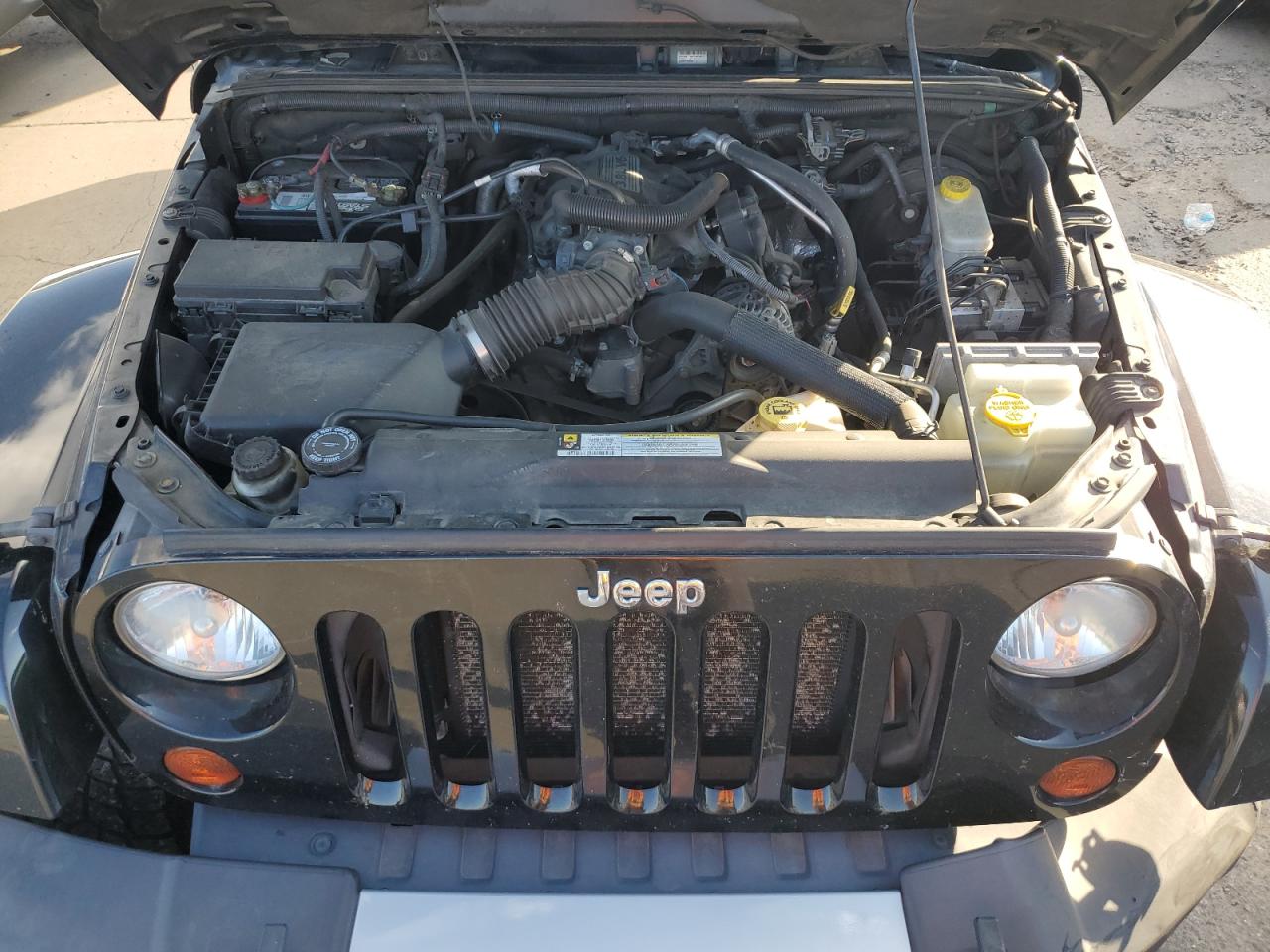 1J4HA5H12BL513627 2011 Jeep Wrangler Unlimited Sahara