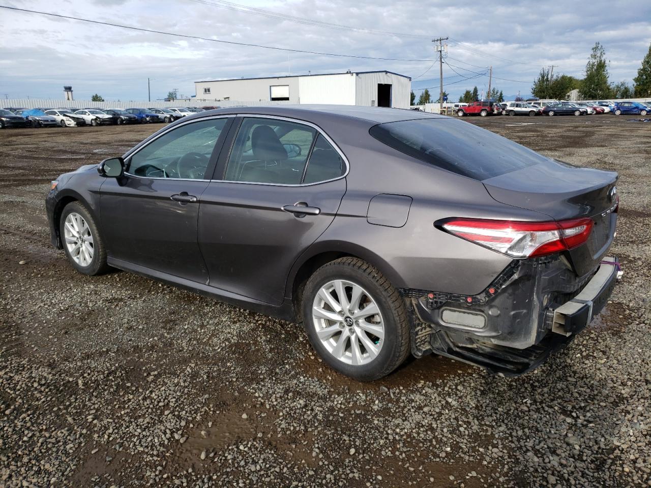 4T1B11HK9JU107359 2018 TOYOTA CAMRY - Image 2