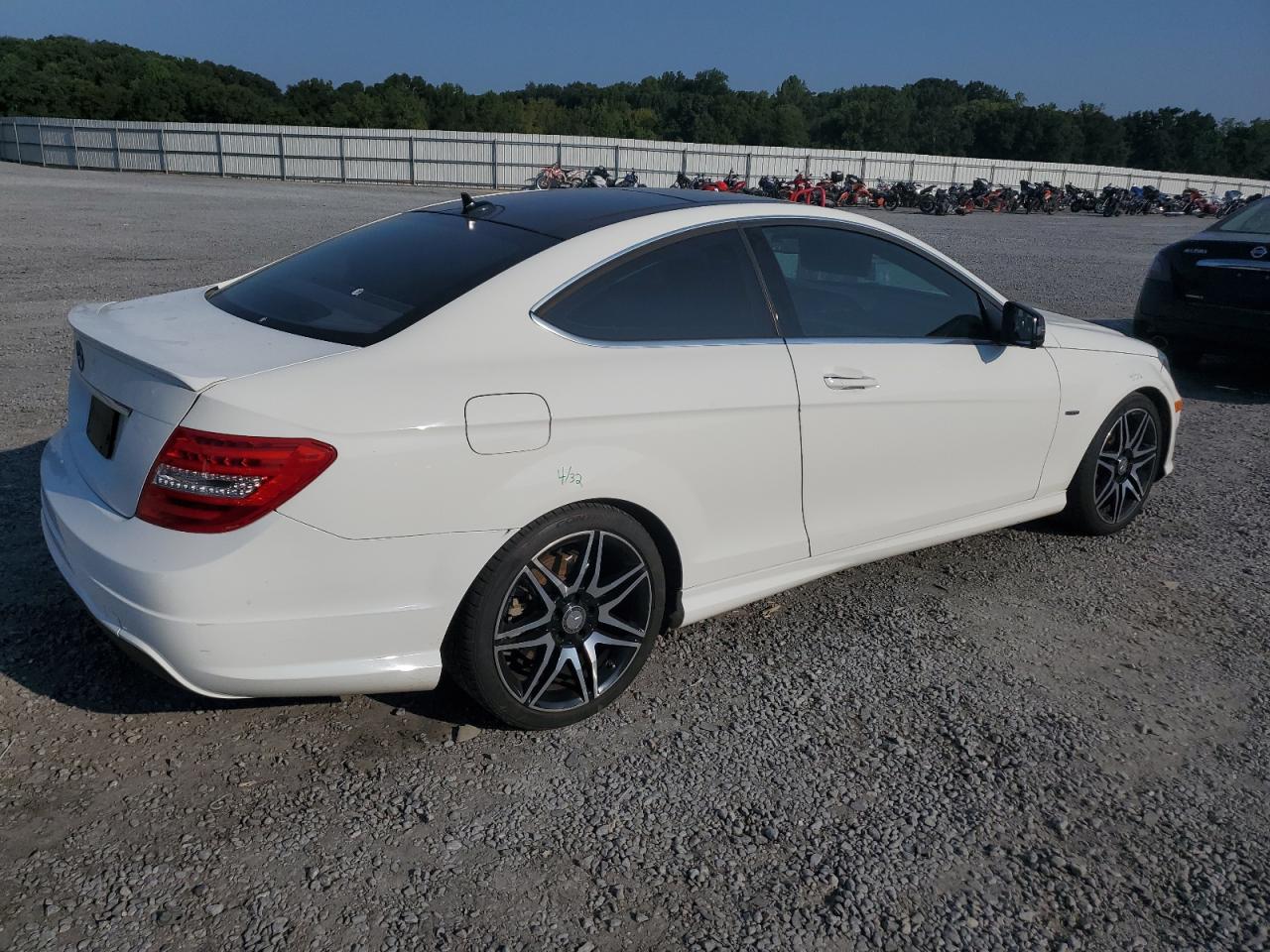 VIN WDDGJ4HB1FG403726 2015 MERCEDES-BENZ C-CLASS no.3