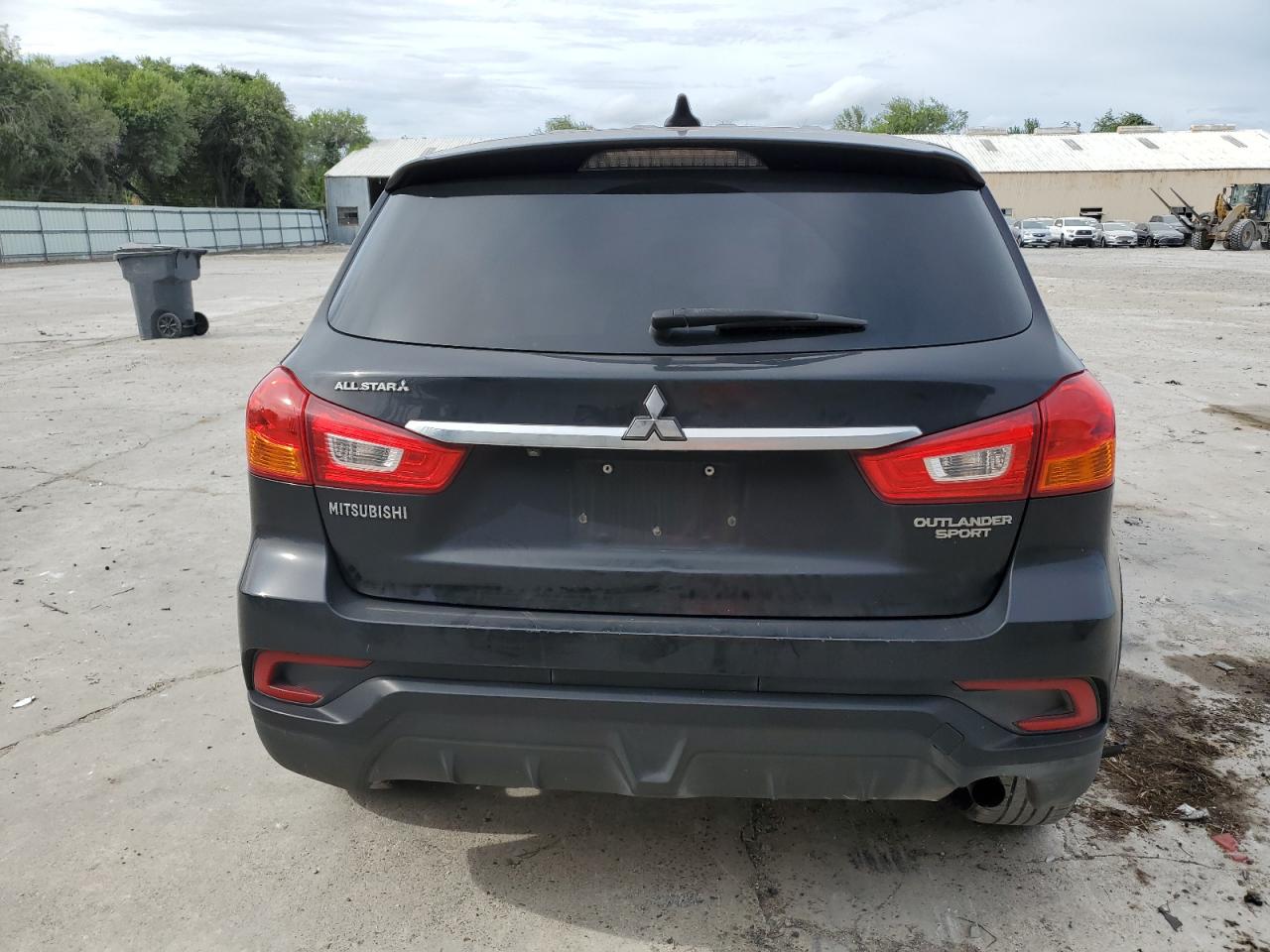 JA4AP3AU7JZ015041 2018 Mitsubishi Outlander Sport Es