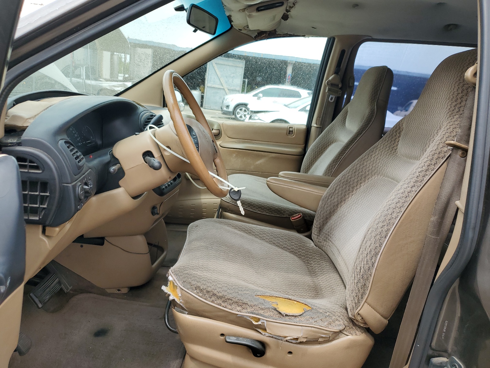 2B4GP25R4WR774048 1998 Dodge Caravan