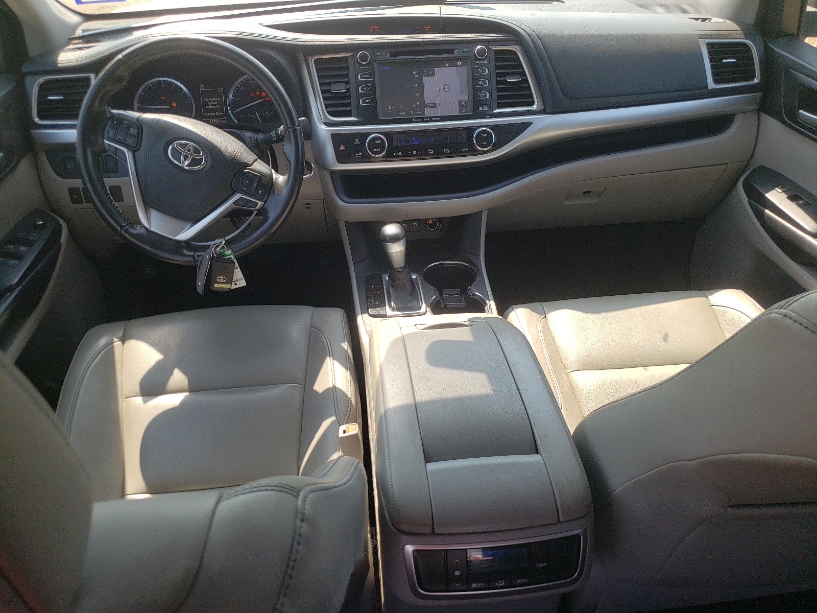 5TDKZRFH9JS547878 2018 Toyota Highlander Se