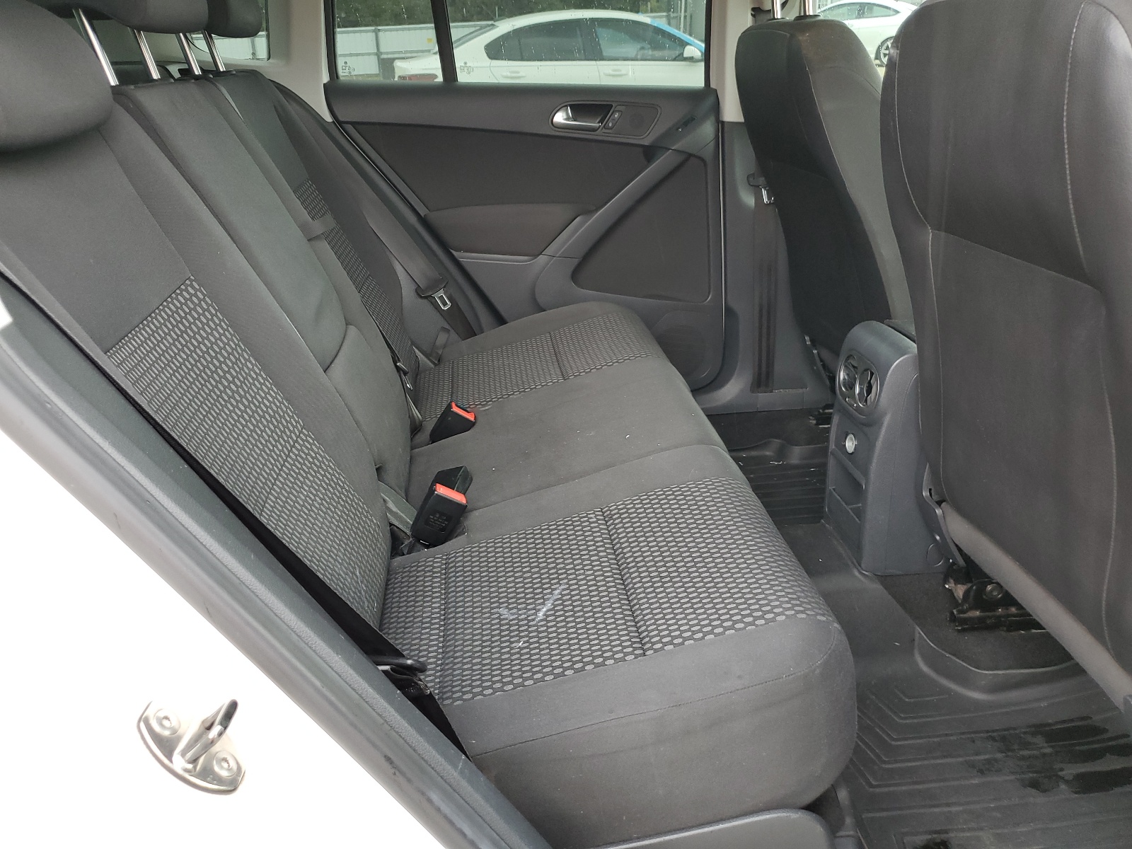 WVGAV7AX8AW531631 2010 Volkswagen Tiguan S