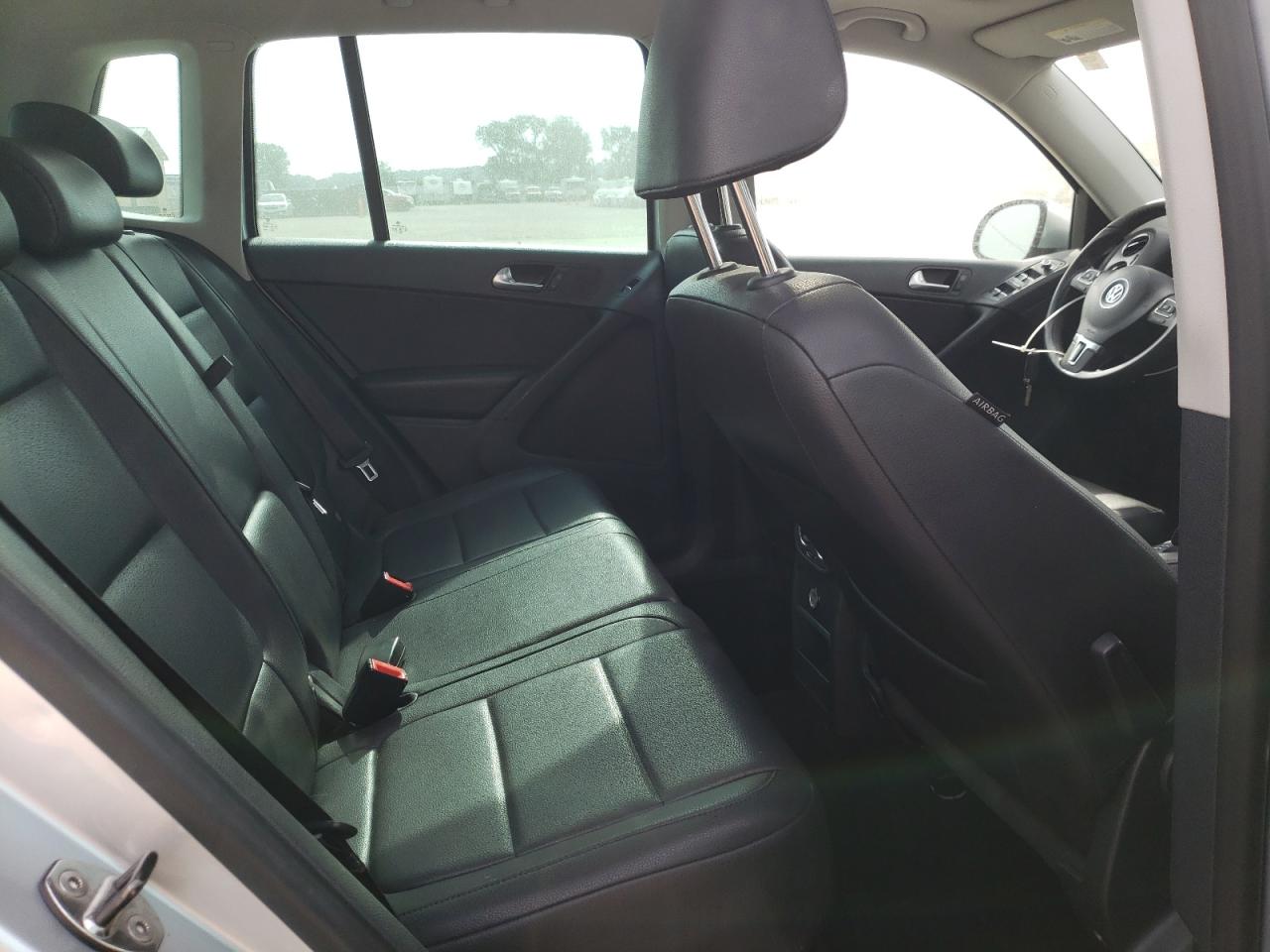 2011 Volkswagen Tiguan - Image 11